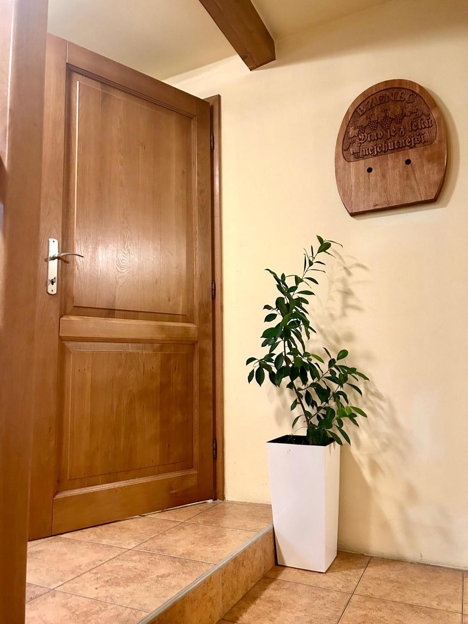 Sklep U Dusana Vracov Exterior foto